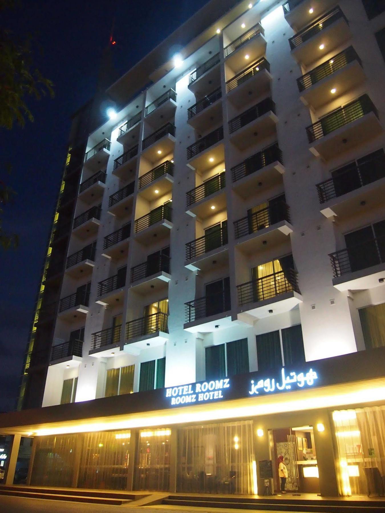 Roomz Hotel Seria Exterior photo